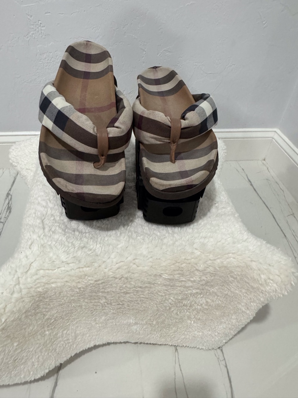 Burberry Brown Plaid Men’s Padded Thong Sandals - Picture 2 of 8